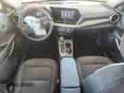 2024 Chevrolet Trax LS z VIN KL77LFE24RC207406, wystawiony jako Copart lot #86824635 z przebiegiem 22 753 mil mil oraz Szkoda całkowita • Salvage title. Historia ofert i sprzedaży dostępna na DreamBid. Obrazek 8.