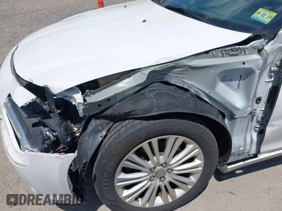 2014 Chrysler 300 z VIN 2C3CCARG8EH201274, wystawiony jako IAAI lot #42227142 z przebiegiem 151 514 mil mil oraz . Historia ofert i sprzedaży dostępna na DreamBid. Obrazek 6.