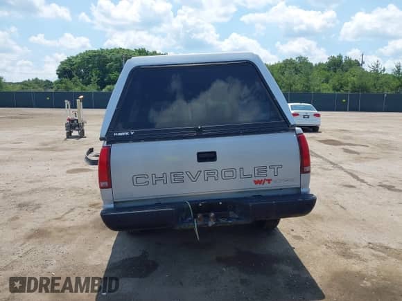 1995 Chevrolet Silverado 1500 z VIN 1GCEC14Z2SZ122630, wystawiony jako IAAI lot #42616231 z przebiegiem Nie podano mil oraz . Historia ofert i sprzedaży dostępna na DreamBid. Obrazek 17.