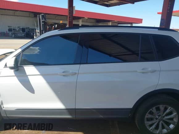 2018 Volkswagen Tiguan S с VIN 3VV1B7AX3JM067887, выставлен на аукционе IAAI как лот 43216100 с пробегом 124 903 миль миль и . История ставок и продаж доступна на DreamBid. Изображение 14.