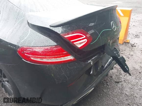 2017 Mercedes-Benz C 300 z VIN WDDWJ4JB7HF518667, wystawiony jako IAAI lot #42856481 z przebiegiem 89 688 mil mil oraz . Historia ofert i sprzedaży dostępna na DreamBid. Obrazek 18.