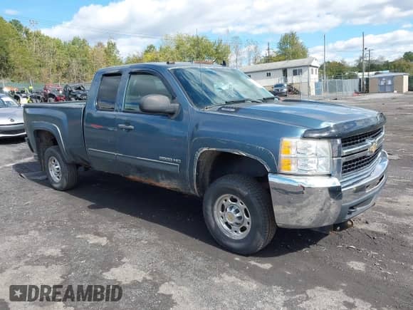 2010 Chevrolet Silverado 2500HD LT с VIN 1GC5KXBG3AZ217686, выставлен на аукционе IAAI как лот 43403368 с пробегом 151 368 миль миль и . История ставок и продаж доступна на DreamBid. Изображение 1.