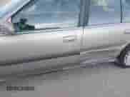 1991 Honda Accord LX z VIN JHMCB7651MC015726, wystawiony jako IAAI lot #41843620 z przebiegiem 55 563 mil mil oraz . Historia ofert i sprzedaży dostępna na DreamBid. Obrazek 13.