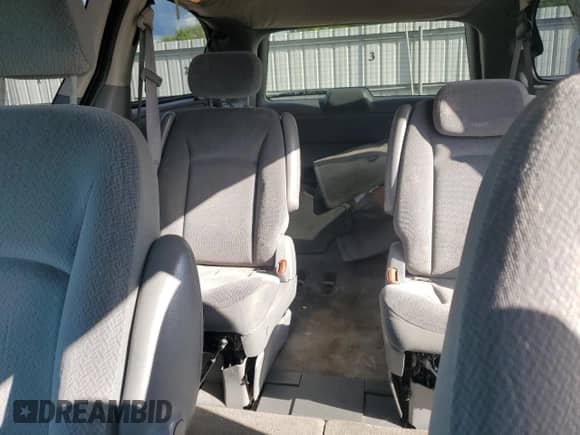 2005 Dodge Caravan SXT with VIN 2D4GP44L05R420198, listed as a Copart auction lot 70580795 with 260,624 mi miles and Salvage title. Bid and sale history available at DreamBid. Image 10.