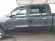 2020 Ram 1500 Laramie z VIN 1C6SRFRT4LN352298, wystawiony jako IAAI lot #42814922 z przebiegiem 59 893 mil mil oraz . Historia ofert i sprzedaży dostępna na DreamBid. Obrazek 14.