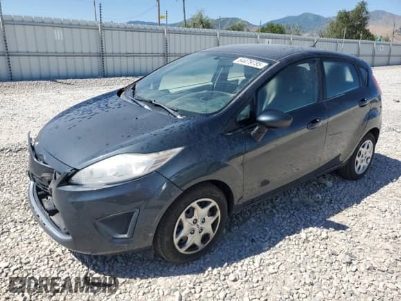 2011 Ford Fiesta SE z VIN 3FADP4EJXBM196640, wystawiony jako Copart lot #64479785 z przebiegiem 125 473 mil mil oraz Szkoda całkowita • Salvage title. Historia ofert i sprzedaży dostępna na DreamBid. Obrazek 1.