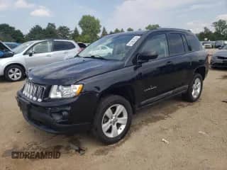 2011 Jeep Compass Latitude z VIN 1J4NT1FB7BD137745, wystawiony jako Copart lot #67319475 z przebiegiem 133 883 mil mil oraz Szkoda całkowita • Salvage title. Historia ofert i sprzedaży dostępna na DreamBid. Obrazek 1.