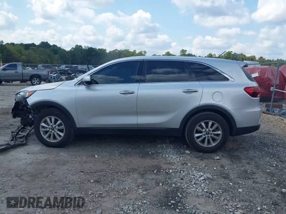 2019 Kia Sorento LX with VIN 5XYPG4A50KG564322, listed as a IAAI auction lot 43285789 with 108,164 mi miles and . Bid and sale history available at DreamBid. Image 14.
