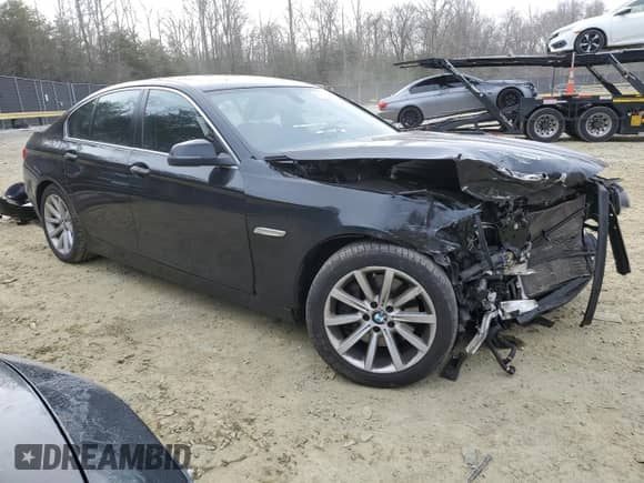 2015 BMW 5 Series 535d xDrive z VIN WBAFV3C5XFD686924, wystawiony jako Copart lot #50305025 z przebiegiem Nie podano mil oraz Szkoda całkowita • Salvage title. Historia ofert i sprzedaży dostępna na DreamBid. Obrazek 4.
