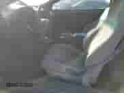 2002 Chevrolet Camaro z VIN 2G1FP22K222102393, wystawiony jako Copart lot #81532554 z przebiegiem 199 579 mil mil oraz Czysty tytuł • Clean title. Historia ofert i sprzedaży dostępna na DreamBid. Obrazek 7.