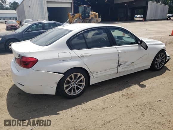 2016 BMW 3 Series 320i xDrive с VIN WBA8A3C56GK688350, выставлен на аукционе Copart как лот 67436595 с пробегом 182 109 миль миль и Списание • Salvage title. История ставок и продаж доступна на DreamBid. Изображение 3.