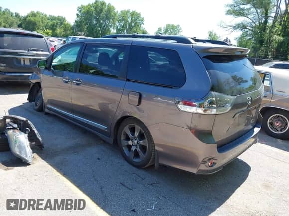 2016 Toyota Sienna SE with VIN 5TDXK3DC8GS755869, listed as a IAAI auction lot 42623098 with 130,465 mi miles and . Bid and sale history available at DreamBid. Image 3.