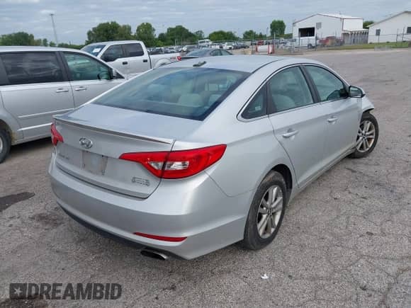 2017 Hyundai Sonata SE с VIN 5NPE24AFXHH441837, выставлен на аукционе IAAI как лот 43051578 с пробегом 151 662 миль миль и . История ставок и продаж доступна на DreamBid. Изображение 4.