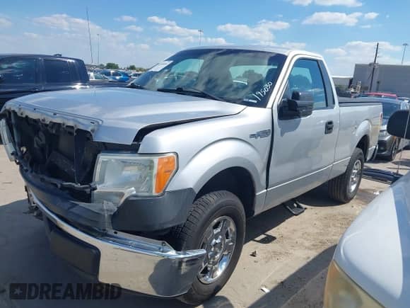 2013 Ford F-150 XLT z VIN 1FTMF1CM9DFB20984, wystawiony jako IAAI lot #43336851 z przebiegiem 312 173 mil mil oraz . Historia ofert i sprzedaży dostępna na DreamBid. Obrazek 2.