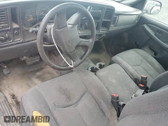 2006 Chevrolet Silverado 1500 LS z VIN 1GCEC14V36Z124910, wystawiony jako Copart lot #82015934 z przebiegiem 291 176 mil mil oraz Czysty tytuł • Clean title. Historia ofert i sprzedaży dostępna na DreamBid. Obrazek 8.