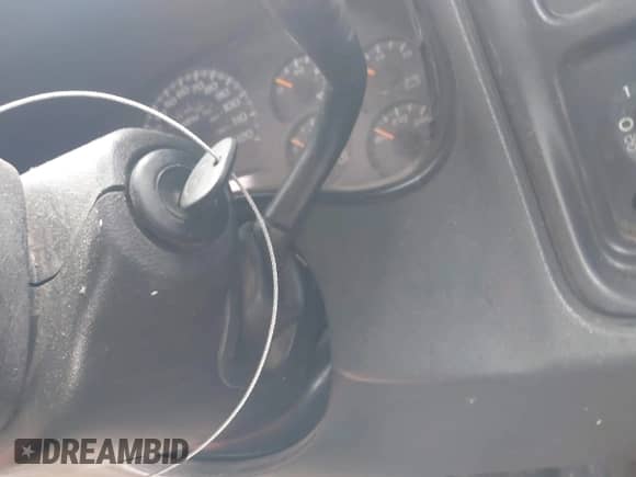 2005 GMC Sierra 1500 Work Truck z VIN 1GTEC14V15Z208030, wystawiony jako IAAI lot #41625004 z przebiegiem 340 630 mil mil oraz . Historia ofert i sprzedaży dostępna na DreamBid. Obrazek 11.