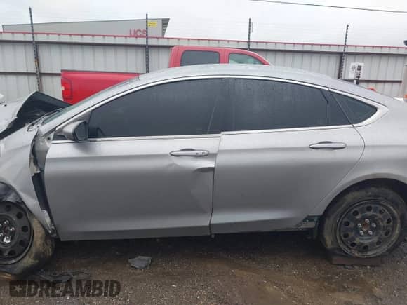 2015 Chrysler 200 LX with VIN 1C3CCCFB3FN588782, listed as a IAAI auction lot 43063716 with 190,669 mi miles and . Bid and sale history available at DreamBid. Image 14.