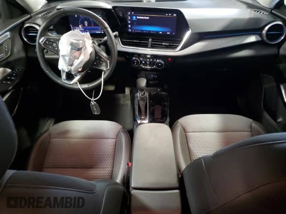 2024 Chevrolet Trax LT с VIN KL77LHE25RC106449, выставлен на аукционе Copart как лот 84739295 с пробегом 42 022 миль миль и Списание • Salvage title. История ставок и продаж доступна на DreamBid. Изображение 8.