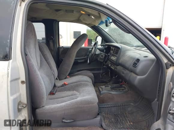1998 Dodge Dakota SLT with VIN 1B7GG22Y4WS652545, listed as a IAAI auction lot 43272008 with 301,795 mi miles and . Bid and sale history available at DreamBid. Image 5.