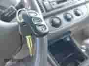 2002 Toyota Camry LE z VIN 4T1BE32KX2U638242, wystawiony jako IAAI lot #43350493 z przebiegiem 221 220 mil mil oraz . Historia ofert i sprzedaży dostępna na DreamBid. Obrazek 11.