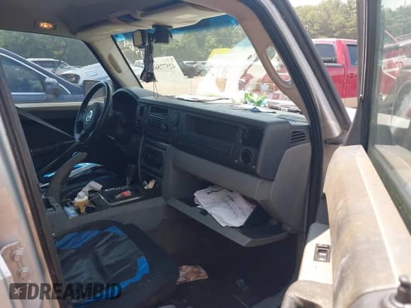 2006 Jeep Commander with VIN 1J8HH48N16C156972, listed as a IAAI auction lot 42577569 with Not provided miles and . Bid and sale history available at DreamBid. Image 5.