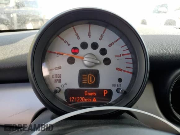 2011 MINI Hardtop with VIN WMWSU3C5XBT093162, listed as a Copart auction lot 54871315 with 171,220 mi miles and Salvage title. Bid and sale history available at DreamBid. Image 9.