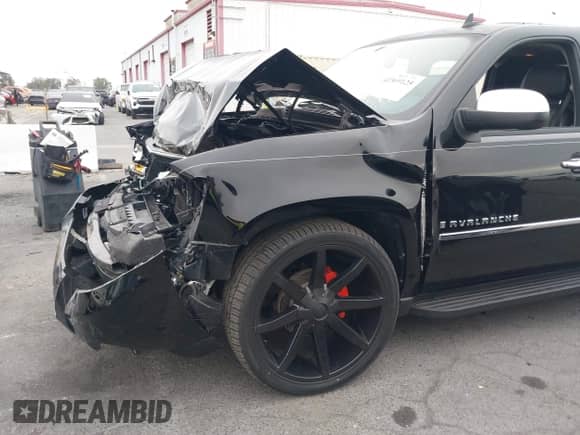 2009 Chevrolet Avalanche LTZ z VIN 3GNFK32079G278252, wystawiony jako IAAI lot #42369125 z przebiegiem 151 889 mil mil oraz . Historia ofert i sprzedaży dostępna na DreamBid. Obrazek 19.