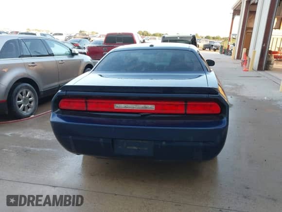 2014 Dodge Challenger R/T z VIN 2C3CDYBT6EH313794, wystawiony jako IAAI lot #42102668 z przebiegiem 175 140 mil mil oraz . Historia ofert i sprzedaży dostępna na DreamBid. Obrazek 16.