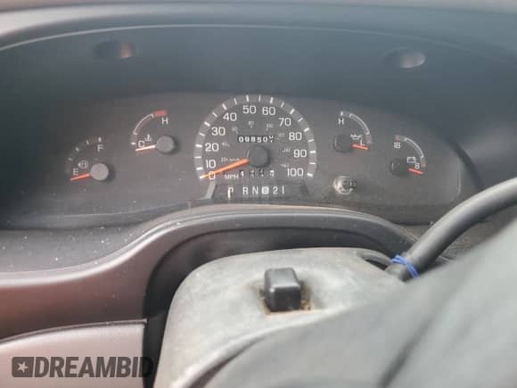 2000 Ford Econoline Cargo with VIN 1FTNS24L3YHB33395, listed as a Copart auction lot 64360725 with 98,500 mi miles and Salvage title. Bid and sale history available at DreamBid. Image 9.