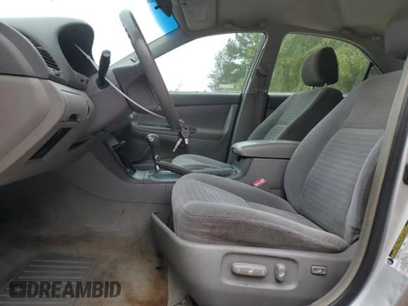 2005 Toyota Camry STD с VIN 4T1BE32K05U982537, выставлен на аукционе Copart как лот 81263055 с пробегом 292 846 миль миль и Чистый • Clean title. История ставок и продаж доступна на DreamBid. Изображение 7.