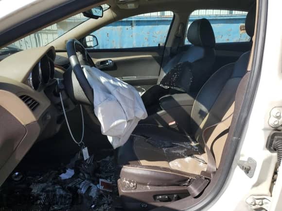 2011 Chevrolet Malibu LTZ with VIN 1G1ZE5E75BF140629, listed as a Copart auction lot 85324295 with 257,128 mi miles and Salvage title. Bid and sale history available at DreamBid. Image 7.