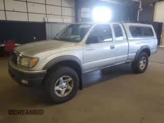 2002 Toyota Tacoma z VIN 5TEWM72N12Z054717, wystawiony jako Copart lot #85521485 z przebiegiem 324 413 mil mil oraz Czysty tytuł • Clean title. Historia ofert i sprzedaży dostępna na DreamBid. Obrazek 1.