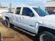 2019 Chevrolet Silverado 1500 Custom z VIN 2GCVKMEC7K1243970, wystawiony jako IAAI lot #43347102 z przebiegiem 79 556 mil mil oraz . Historia ofert i sprzedaży dostępna na DreamBid. Obrazek 6.
