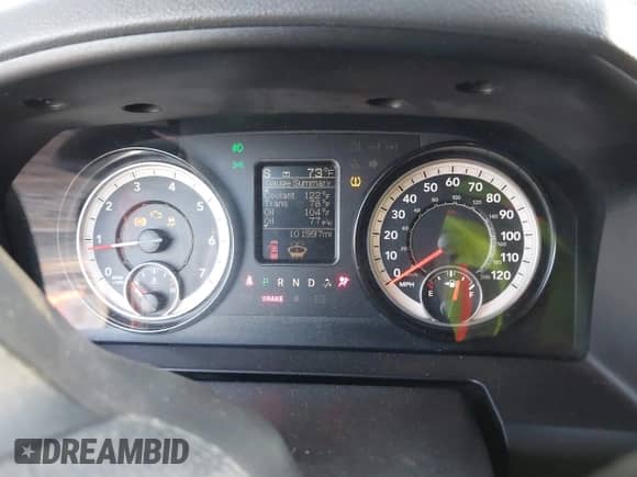 2018 Ram 1500 Express z VIN 1C6RR6KGXJS278282, wystawiony jako IAAI lot #41106230 z przebiegiem 101 997 mil mil oraz . Historia ofert i sprzedaży dostępna na DreamBid. Obrazek 7.