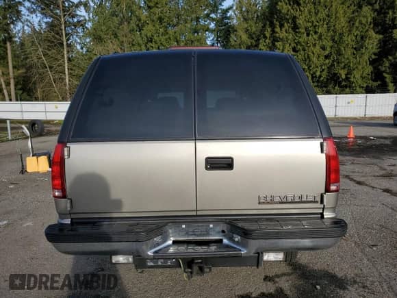 1999 Chevrolet Suburban z VIN 1GNGK26J9XJ518169, wystawiony jako Copart lot #89381325 z przebiegiem 53 435 mil mil oraz Szkoda całkowita • Salvage title. Historia ofert i sprzedaży dostępna na DreamBid. Obrazek 6.