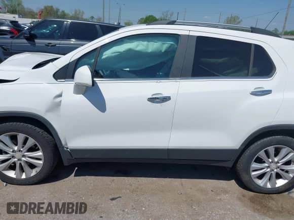 2017 Chevrolet Trax Premier z VIN 3GNCJRSB0HL191549, wystawiony jako IAAI lot #41859805 z przebiegiem 57 784 mil mil oraz . Historia ofert i sprzedaży dostępna na DreamBid. Obrazek 13.