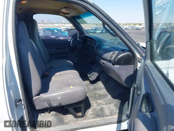 2001 Dodge 2500 с VIN 3B7KC26Z11M577085, выставлен на аукционе IAAI как лот 43004416 с пробегом 297 355 миль миль и . История ставок и продаж доступна на DreamBid. Изображение 5.