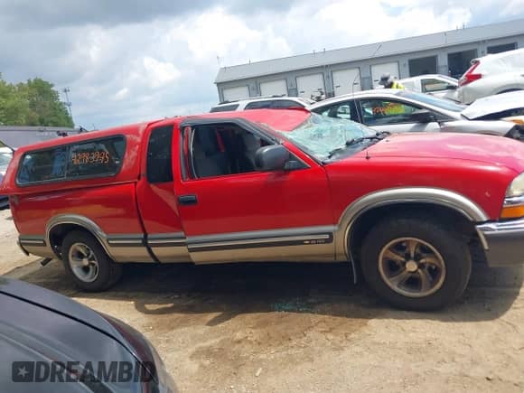 1999 Chevrolet S-10 LS с VIN 1GCCS19X2X8117927, выставлен на аукционе IAAI как лот 42983945 с пробегом 156 644 миль миль и . История ставок и продаж доступна на DreamBid. Изображение 12.