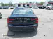 2024 Volvo S60 Plus Dark Theme z VIN 7JRL12FL0RG287417, wystawiony jako IAAI lot #42348117 z przebiegiem 18 697 mil mil oraz . Historia ofert i sprzedaży dostępna na DreamBid. Obrazek 16.