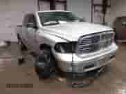 2017 Ram 1500 Big Horn z VIN 1C6RR6LT2HS547932, wystawiony jako IAAI lot #41293077 z przebiegiem 111 714 mil mil oraz . Historia ofert i sprzedaży dostępna na DreamBid. Obrazek 6.