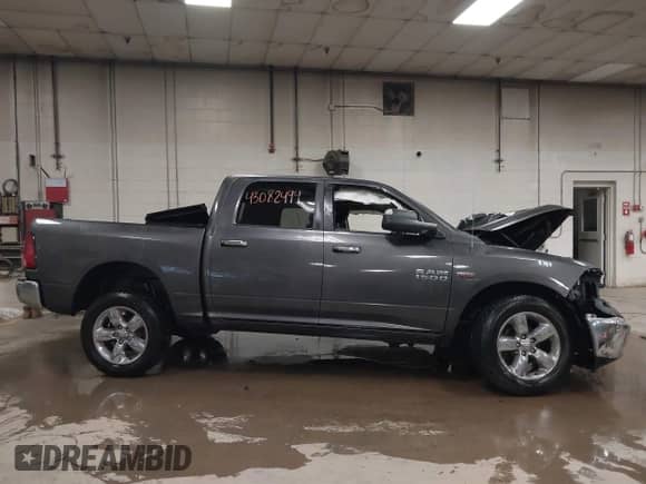 2017 Ram 1500 Big Horn z VIN 1C6RR7LT2HS739826, wystawiony jako IAAI lot #43082494 z przebiegiem 158 006 mil mil oraz . Historia ofert i sprzedaży dostępna na DreamBid. Obrazek 14.