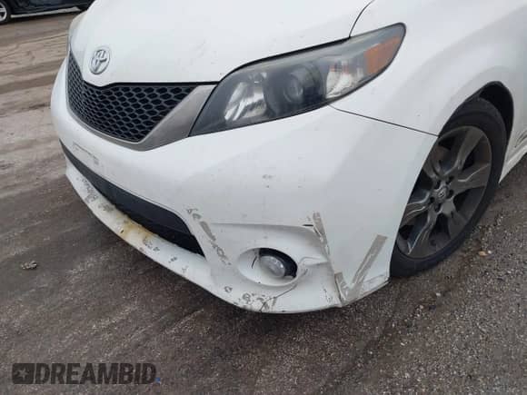 2011 Toyota Sienna SE with VIN 5TDXK3DC0BS122811, listed as a IAAI auction lot 41491159 with 337,201 mi miles and . Bid and sale history available at DreamBid. Image 6.