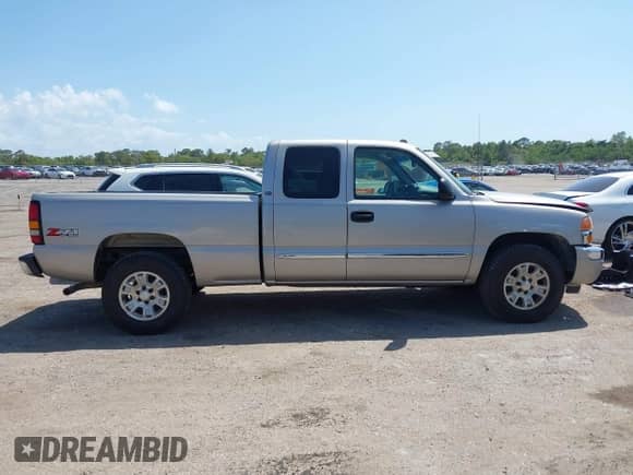 2005 GMC Sierra 1500 SLE with VIN 1GTEK19Z15Z334502, listed as a IAAI auction lot 42010820 with 253,786 mi miles and . Bid and sale history available at DreamBid. Image 13.