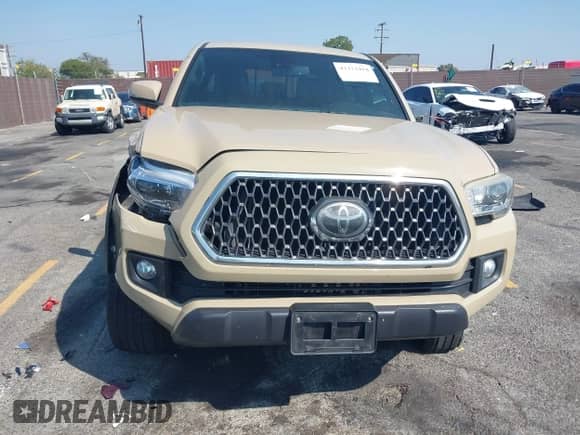 2018 Toyota Tacoma SR5 с VIN 3TMAZ5CN4JM063700, выставлен на аукционе IAAI как лот 43373418 с пробегом 174 942 миль миль и . История ставок и продаж доступна на DreamBid. Изображение 12.