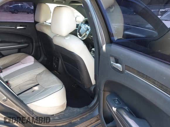 2014 Chrysler 300 с VIN 2C3CCAAG5EH327846, выставлен на аукционе IAAI как лот 43417657 с пробегом 76 397 миль миль и . История ставок и продаж доступна на DreamBid. Изображение 8.