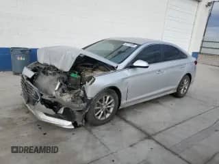 2019 Hyundai Sonata SE с VIN 5NPE24AF8KH787957, выставлен на аукционе Copart как лот 82114095 с пробегом 130 526 миль миль и Списание • Salvage title. История ставок и продаж доступна на DreamBid. Изображение 1.