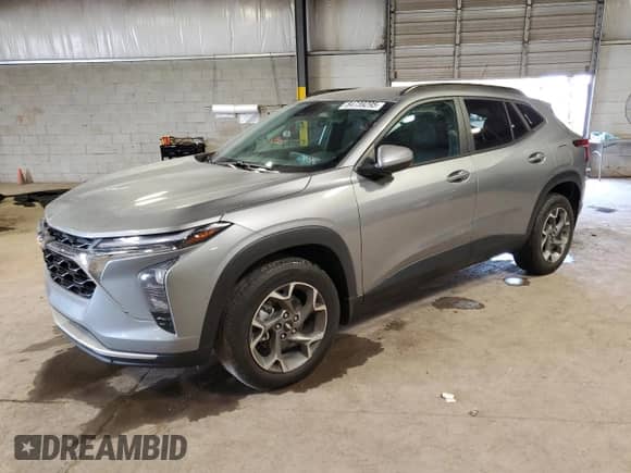 2024 Chevrolet Trax LT с VIN KL77LHE25RC106449, выставлен на аукционе Copart как лот 84739295 с пробегом 42 022 миль миль и Списание • Salvage title. История ставок и продаж доступна на DreamBid. Изображение 1.
