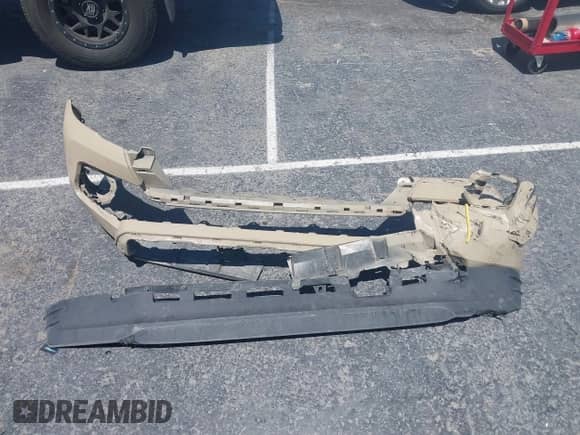 2020 Toyota Tacoma SR5 z VIN 3TMBZ5DN9LM025403, wystawiony jako IAAI lot #42654685 z przebiegiem 154 392 mil mil oraz . Historia ofert i sprzedaży dostępna na DreamBid. Obrazek 21.