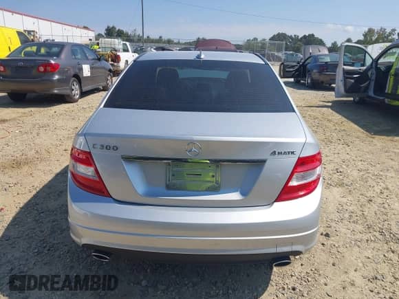 2010 Mercedes-Benz C 300 Sport с VIN WDDGF8BBXAR088505, выставлен на аукционе IAAI как лот 43162530 с пробегом 81 234 миль миль и . История ставок и продаж доступна на DreamBid. Изображение 17.
