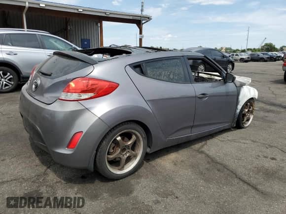 2012 Hyundai Veloster w/Gray Int z VIN KMHTC6AD0CU076898, wystawiony jako Copart lot #69108635 z przebiegiem Nie podano mil oraz Nie do naprawy • Non repairable. Historia ofert i sprzedaży dostępna na DreamBid. Obrazek 3.